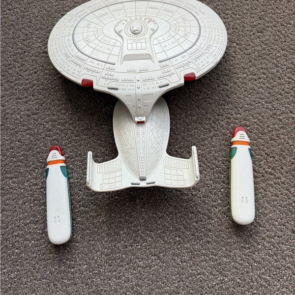 1992 Paramount Pictures-Playmates Star Trek USS Enterprise NCC-1701-D - Picture 5 of 7